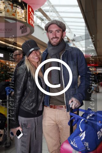 Schiphol 20 januari 2013
Ben Saunders haalt zijn vriendin Keet Yvonne Coldeweijer op op schiphol nadat zij naar Mauritius is geweest.
Peter Smulders bv