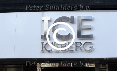 Amsterdam 2 februari 2013
Diverse winkels op de pc hooftstraat. iceberg
Peter Smulders bv