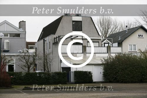Aalsmeer 17 januari 2014
Bonnie st Claire met haar hondjes bij haar huis.