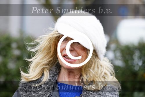 Aalsmeer 17 januari 2014
Bonnie st Claire met haar hondjes bij haar huis.