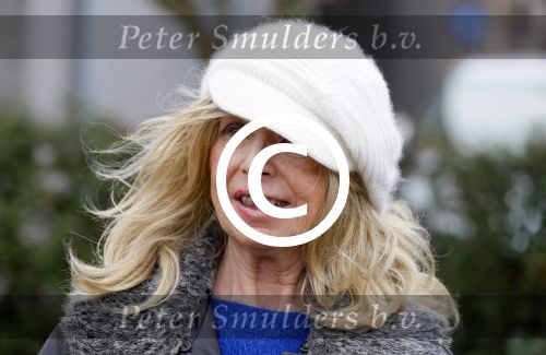 Aalsmeer 17 januari 2014
Bonnie st Claire met haar hondjes bij haar huis.