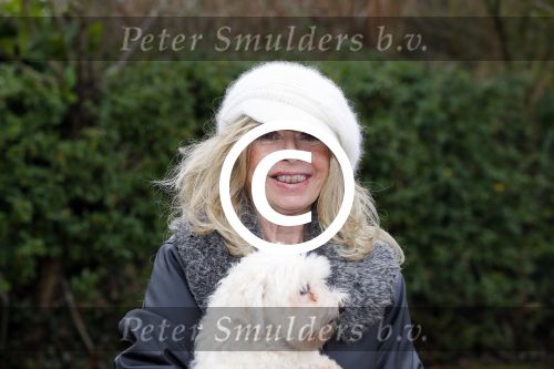 Aalsmeer 17 januari 2014
Bonnie st Claire met haar hondjes bij haar huis.