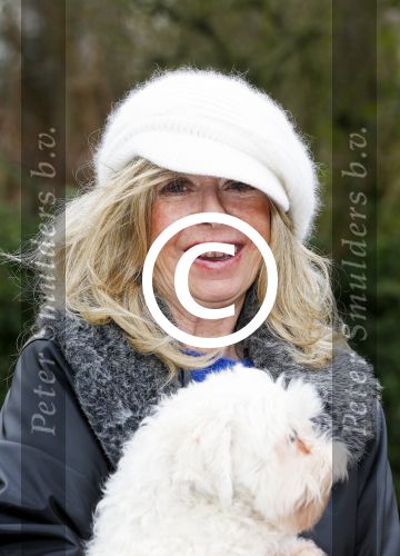 Aalsmeer 17 januari 2014
Bonnie st Claire met haar hondjes bij haar huis.
