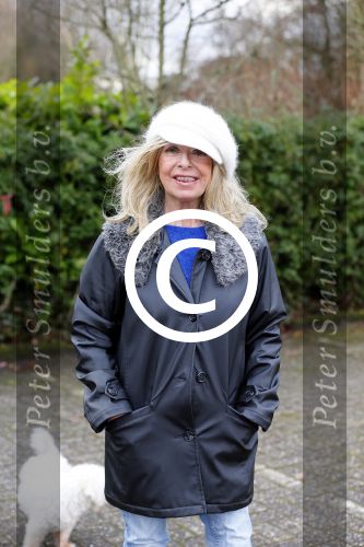 Aalsmeer 17 januari 2014
Bonnie st Claire met haar hondjes bij haar huis.