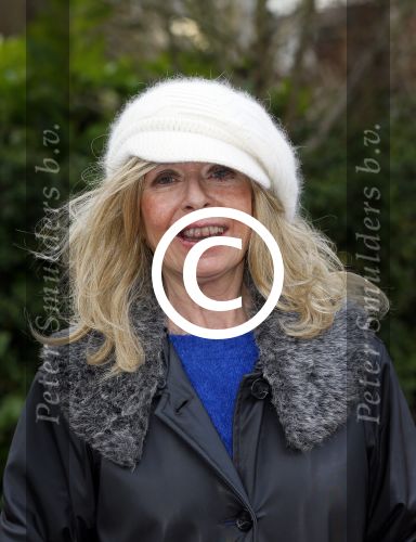 Aalsmeer 17 januari 2014
Bonnie st Claire met haar hondjes bij haar huis.