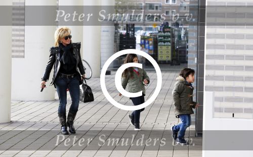 Amsterdam 11 januari 2014
Connie Breukhoven gaat winkelen met haar kleinkinderen in het gelderlandplein waar een half uur later een schietpartij plaats zou vinden.