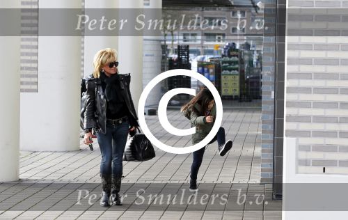 Amsterdam 11 januari 2014
Connie Breukhoven gaat winkelen met haar kleinkinderen in het gelderlandplein waar een half uur later een schietpartij plaats zou vinden.
