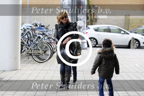 Amsterdam 11 januari 2014
Connie Breukhoven gaat winkelen met haar kleinkinderen in het gelderlandplein waar een half uur later een schietpartij plaats zou vinden.
