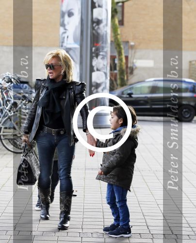 Amsterdam 11 januari 2014
Connie Breukhoven gaat winkelen met haar kleinkinderen in het gelderlandplein waar een half uur later een schietpartij plaats zou vinden.