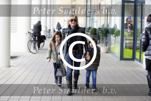 Amsterdam 11 januari 2014
Connie Breukhoven gaat winkelen met haar kleinkinderen in het gelderlandplein waar een half uur later een schietpartij plaats zou vinden.