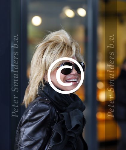 Amsterdam 11 januari 2014
Connie Breukhoven gaat winkelen met haar kleinkinderen in het gelderlandplein waar een half uur later een schietpartij plaats zou vinden.