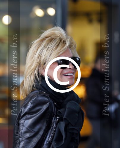 Amsterdam 11 januari 2014
Connie Breukhoven gaat winkelen met haar kleinkinderen in het gelderlandplein waar een half uur later een schietpartij plaats zou vinden.