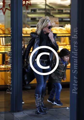 Amsterdam 11 januari 2014
Connie Breukhoven gaat winkelen met haar kleinkinderen in het gelderlandplein waar een half uur later een schietpartij plaats zou vinden.