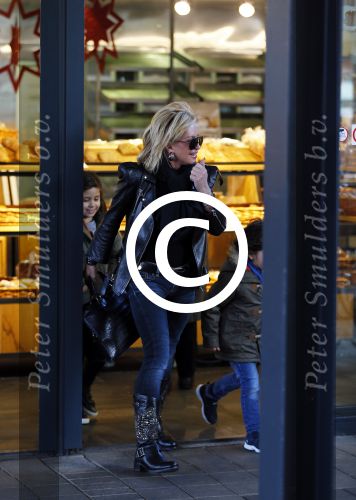 Amsterdam 11 januari 2014
Connie Breukhoven gaat winkelen met haar kleinkinderen in het gelderlandplein waar een half uur later een schietpartij plaats zou vinden.