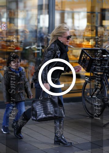 Amsterdam 11 januari 2014
Connie Breukhoven gaat winkelen met haar kleinkinderen in het gelderlandplein waar een half uur later een schietpartij plaats zou vinden.