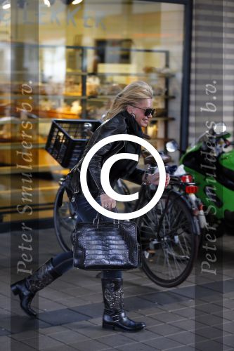 Amsterdam 11 januari 2014
Connie Breukhoven gaat winkelen met haar kleinkinderen in het gelderlandplein waar een half uur later een schietpartij plaats zou vinden.