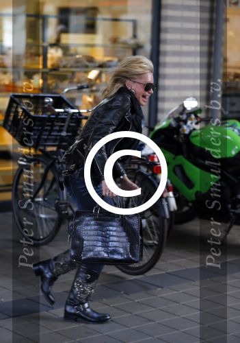 Amsterdam 11 januari 2014
Connie Breukhoven gaat winkelen met haar kleinkinderen in het gelderlandplein waar een half uur later een schietpartij plaats zou vinden.