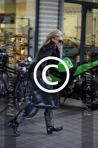 Amsterdam 11 januari 2014
Connie Breukhoven gaat winkelen met haar kleinkinderen in het gelderlandplein waar een half uur later een schietpartij plaats zou vinden.