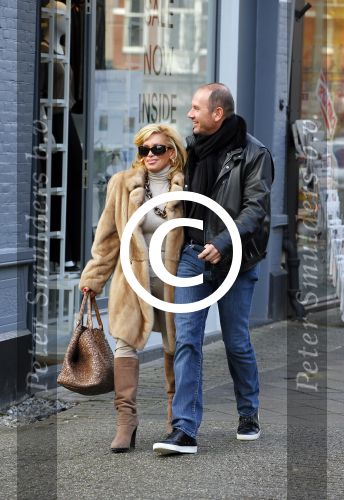 Amsterdam 13 januari 2014
Connie Breukhoven met nieuwe vriend Eugene v  Dun op de cornelis schuytstraat.