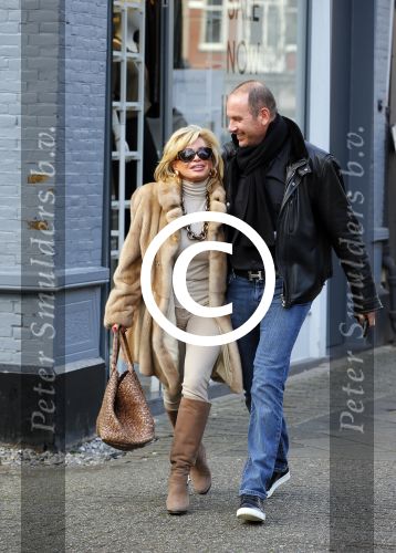 Amsterdam 13 januari 2014
Connie Breukhoven met nieuwe vriend Eugene v  Dun op de cornelis schuytstraat.