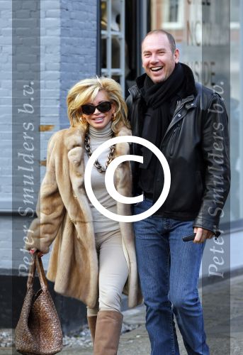 Amsterdam 13 januari 2014
Connie Breukhoven met nieuwe vriend Eugene v  Dun op de cornelis schuytstraat.