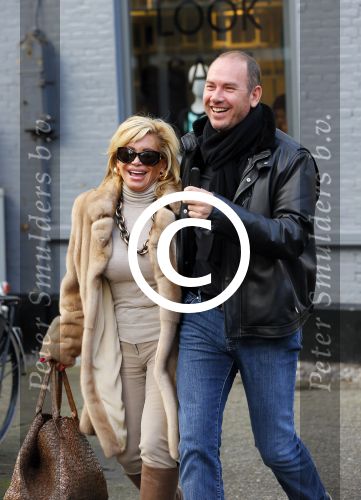 Amsterdam 13 januari 2014
Connie Breukhoven met nieuwe vriend Eugene v  Dun op de cornelis schuytstraat.
