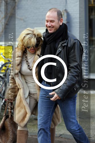 Amsterdam 13 januari 2014
Connie Breukhoven met nieuwe vriend Eugene v  Dun op de cornelis schuytstraat.
