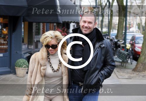 Amsterdam 13 januari 2014
Connie Breukhoven met nieuwe vriend Eugene v  Dun op de cornelis schuytstraat.