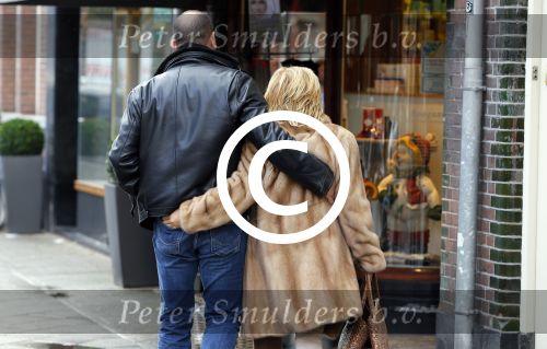 Amsterdam 13 januari 2014
Connie Breukhoven met nieuwe vriend Eugene v  Dun op de cornelis schuytstraat.