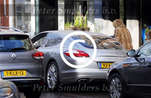 Amsterdam 13 januari 2014
Connie Breukhoven met nieuwe vriend Eugene v  Dun op de cornelis schuytstraat.