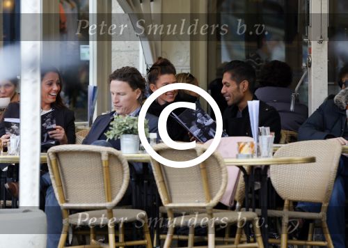 Amsterdam 11 januari 2013
Danielle v Aalderen met eenkennis op terras bij Joffers.