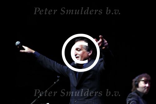 Amsterdam 14 september 2012
George Baker krijgt ouvre prijs vanradio 5 Nostalgie in het nieuwe de la mar theater. Zijn vrouw en kinderen zijn natuurlijk aanwezig.
Peter Smulders bv