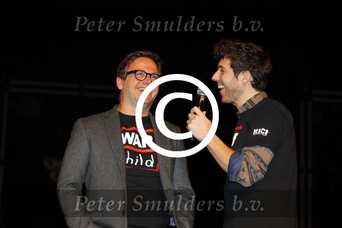Amsterdam 13 januari 2013
Guus Meeuwis stelt twee liedjes beschikbaar voor de musical op school voor warchild. Presentatie was in Carre. William Spaaij praat het programma aan elkaar