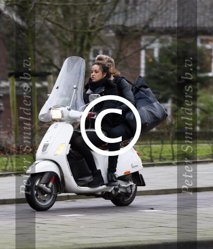 Amsterdam 9 januari 2013
Holly Brood met (een) vriend op vespa scooter.