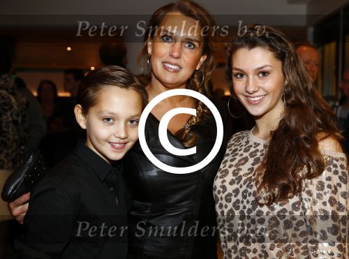 Zaandam 14 januari 2014
Premiere Danny de Munk en Henk Poort in het zaantheater. Jenny de Munk met kinderen