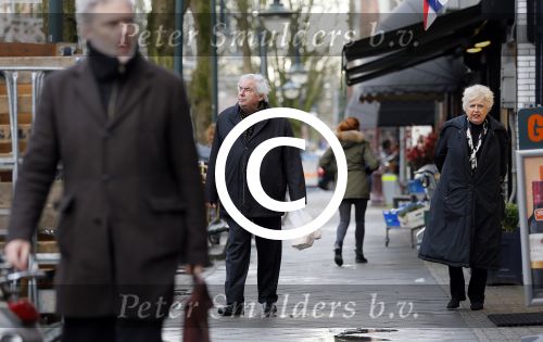 Amsterdam 13 januari 2013
Joop v Zijl met zijn vrouw op de cornelis schuytstraat.