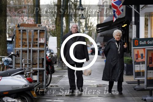 Amsterdam 13 januari 2013
Joop v Zijl met zijn vrouw op de cornelis schuytstraat.