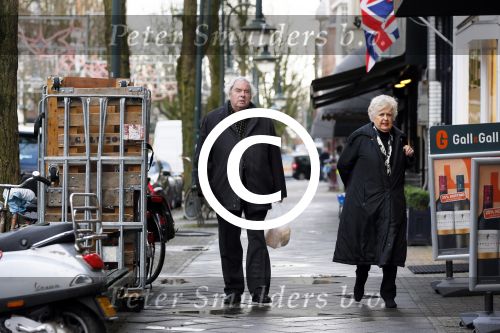 Amsterdam 13 januari 2013
Joop v Zijl met zijn vrouw op de cornelis schuytstraat.