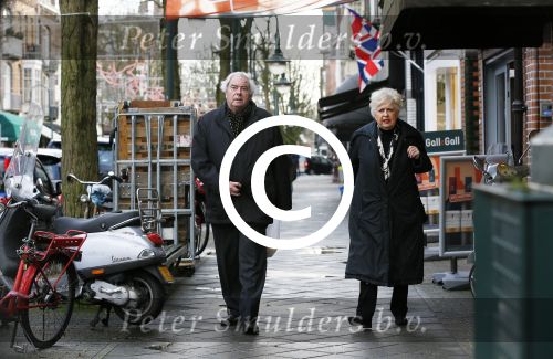 Amsterdam 13 januari 2013
Joop v Zijl met zijn vrouw op de cornelis schuytstraat.