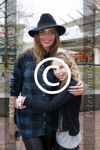 Amsterdam 8 januari 2013
Premiere Zapp films in pathe arena. Kim Feenstra met nichtje