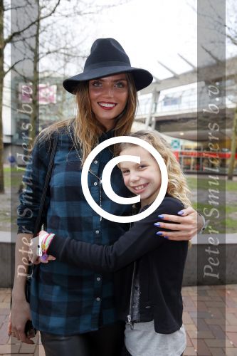 Amsterdam 8 januari 2013
Premiere Zapp films in pathe arena. Kim Feenstra met nichtje
