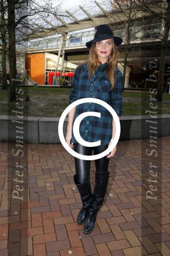 Amsterdam 8 januari 2013
Premiere Zapp films in pathe arena. Kim Feenstra met nichtje