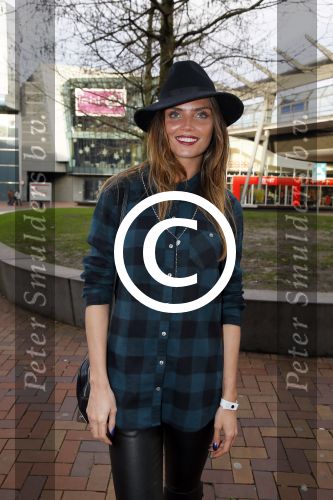 Amsterdam 8 januari 2013
Premiere Zapp films in pathe arena. Kim Feenstra met nichtje
