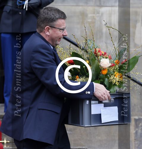 Amsterdam 15 januari 2014
Nieuwjaarsreceptie Koning Willem Alexander en Koningin Maxima in het paleis op de dam. Prinses Beatrix neemt bloemen mee naar kjasteel Drakesteyn