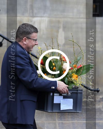 Amsterdam 15 januari 2014
Nieuwjaarsreceptie Koning Willem Alexander en Koningin Maxima in het paleis op de dam. Prinses Beatrix neemt bloemen mee naar kjasteel Drakesteyn