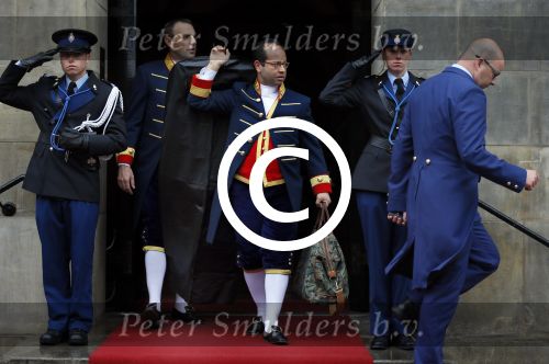 Amsterdam 15 januari 2014
Nieuwjaarsreceptie Koning Willem Alexander en Koningin Maxima in het paleis op de dam. Kleding en tas prinses Beatrix