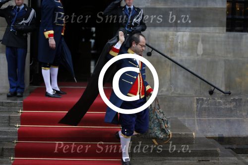 Amsterdam 15 januari 2014
Nieuwjaarsreceptie Koning Willem Alexander en Koningin Maxima in het paleis op de dam. Kleding en tas prinses Beatrix
