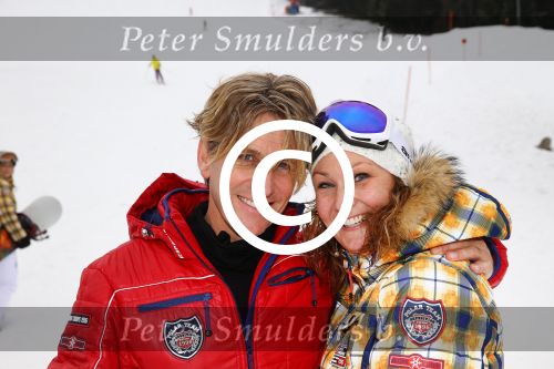 Flauchau (Ooostenrijk), 21 Januari 2014
Wintersport met Vinzzent, Frans Duijts, Django Wagner, Wolter Kroes, Nick Nielsen, Henk Dissel, Rene Schuurmans, Wesley Klein, Yes-R en Charly Luske
Rene Schuurmans met zijn vrouw Monic Schuurmans
Foto Peter Smulders BV.