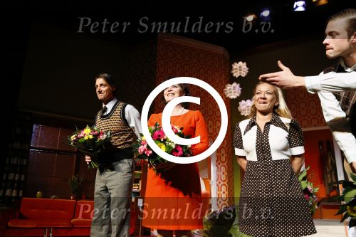 Haarlem 12 januari 2013
Premiere Liefde Half om Halfï¿½
metHenriï¿½tte Tol, Rick Engelkes, Kees Boot, Lone van Roosendaal, Camilla Siegertz en Jelle de Jong in de schouwburg van Haarlem.