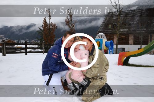 Flauchau (Ooostenrijk), 21 Januari 2014
Wintersport met Vinzzent, Frans Duijts, Django Wagner, Wolter Kroes, Nick Nielsen, Henk Dissel, Rene Schuurmans, Wesley Klein, Yes-R en Charly Luske
Foto Peter Smulders BV.
